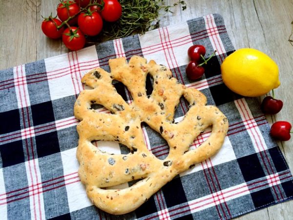 普罗旺斯香草面包（黑橄榄培根Fougasse）