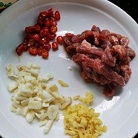 家常菜韭菜牛肉的做法图解1