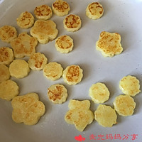 宝宝辅食：香香的土豆饼的做法图解6