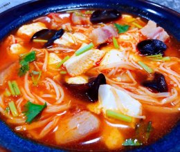 #刘畊宏女孩减脂饮食#辣白菜金针菇猪头肉豆腐汤的做法