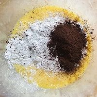 雪融抹茶凹蛋糕的做法图解3