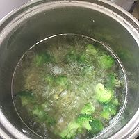 鸡脯肉西兰花泥宝宝辅食的做法图解2