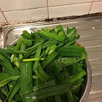 蒜苗豆干炒腊肉的做法图解3