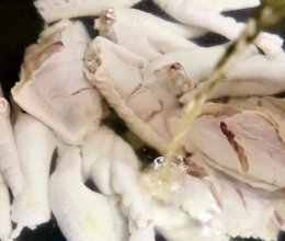鸡翅鸡爪煲的做法