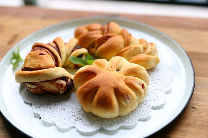 Super fast, beautiful, soft flowers and plaits, Kwai bread.