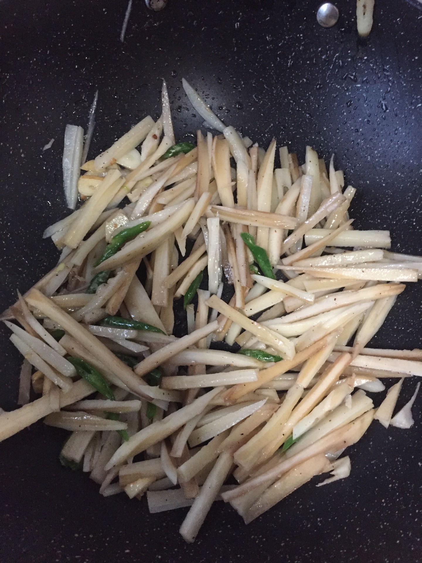 れんこん炒めの作り方イラスト5