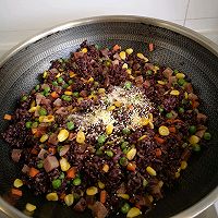 #i上冬日 吃在e起#黑椒松仁杂粮蛋炒饭的做法图解8