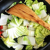 酸辣白菜炖粉条的做法图解2
