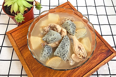 火龙果雪梨煲土鸡汤-解秋燥