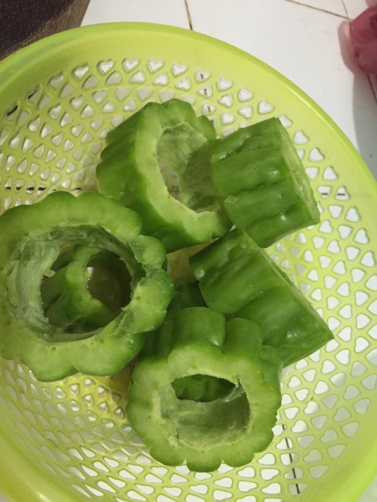 酿苦瓜的做法图解1