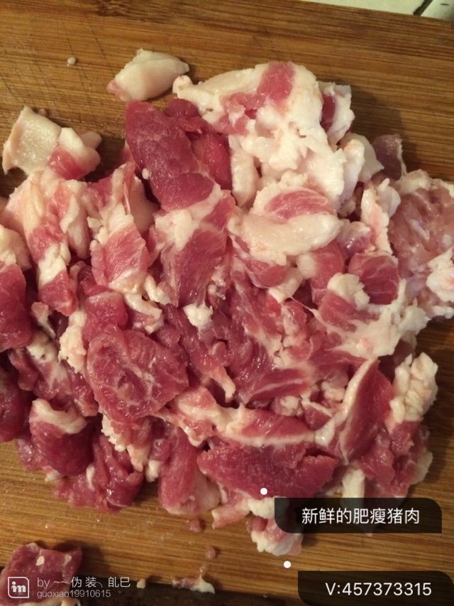 猪肉芹菜饺子的做法图解1