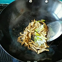 金针菇胡萝卜炒肉丝的做法图解2