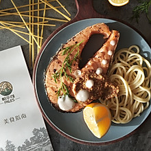 经典西餐丨煎三文鱼佐白汁意粉
