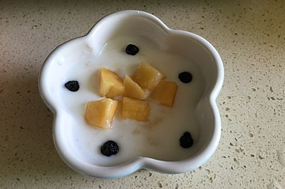 芒果蓝莓酸奶