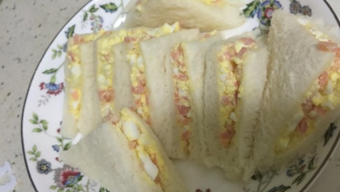 鸡蛋火腿三明治
