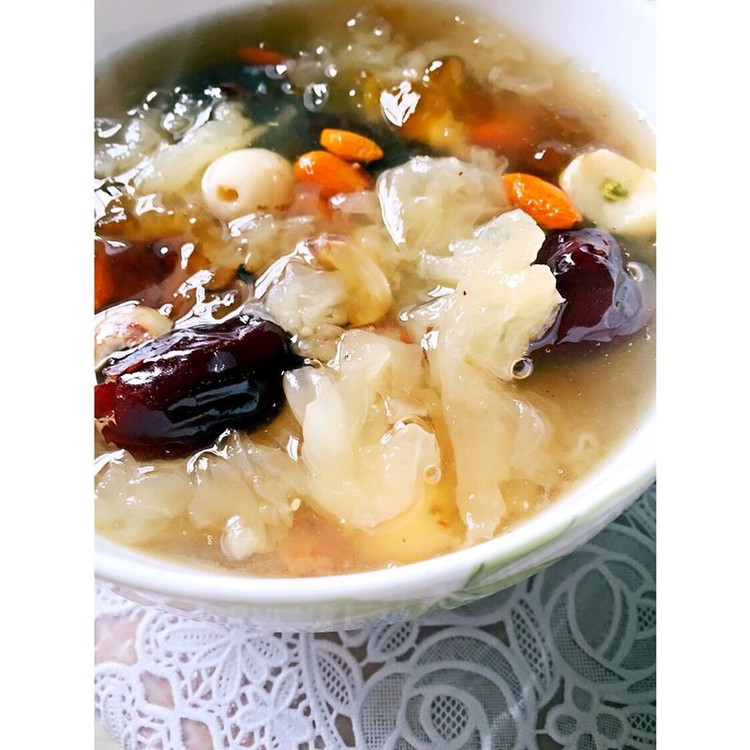 银耳莲子红枣粥的做法