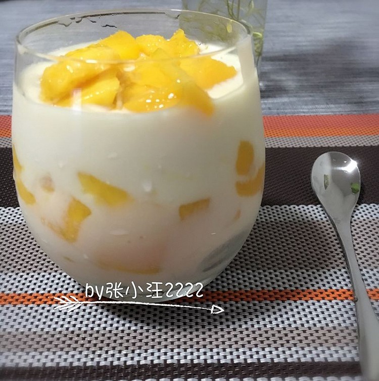 香蕉芒果酸奶杯的做法
