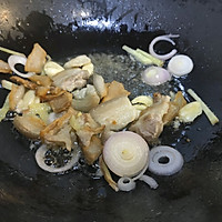 百香果炒肉的做法图解3