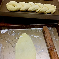 青酱（松子罗勒蒜香）辫子面包的做法图解2