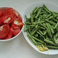 西红柿炒豆角的做法图解1