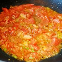 百吃不厌的番茄黑椒香肠炒面的做法图解6