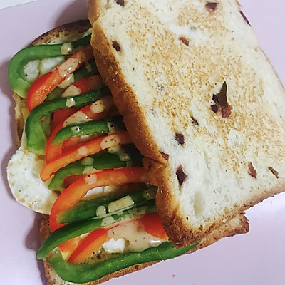 高能早餐蔬菜煎蛋三明治