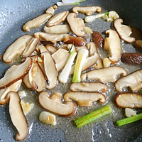 #百变鲜锋料理#素炒香菇的做法图解4