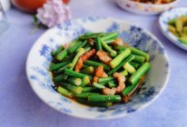 #我们约饭吧#十分钟快手菜：小炒蒜苔的做法