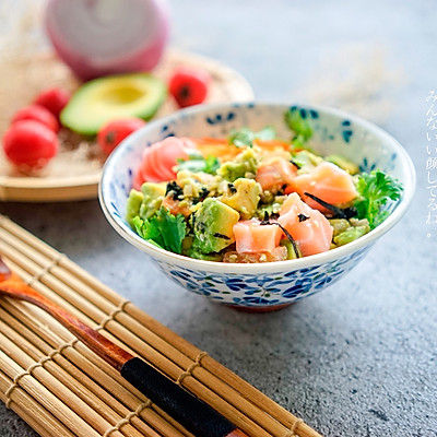 日式三文鱼牛油果拌饭