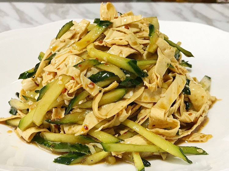 这才是豆腐皮最好吃做法，饭店大厨教你详细操作，看看调料都放啥的做法