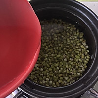 绿豆百合薏仁汤的做法图解2