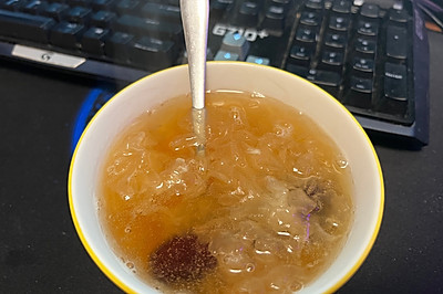 红枣燕窝银耳羹