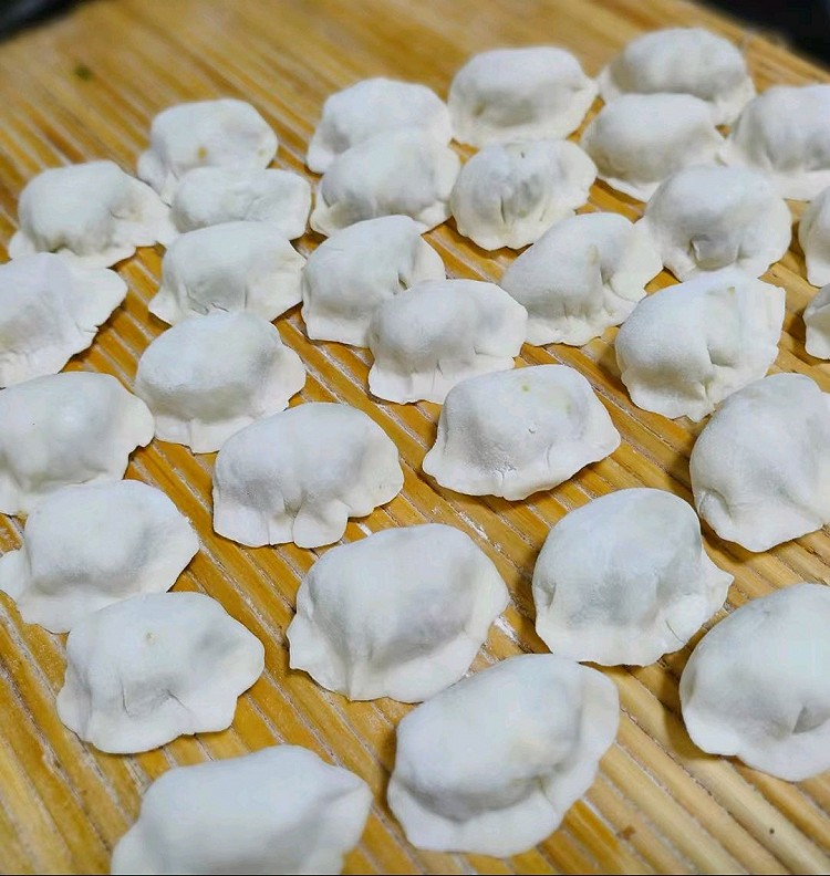 羊肉芹菜饺子的做法