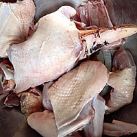 滋阴凉血老鸭莲藕汤的做法图解1