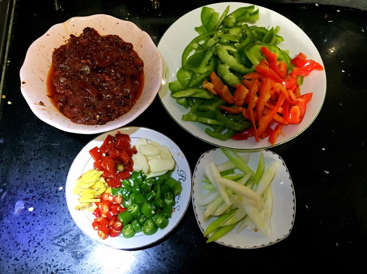 青椒牛肉丝的做法图解1