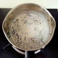 锅煮奶茶的做法图解2