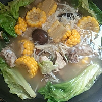 玉米排骨菌类汤的做法图解2