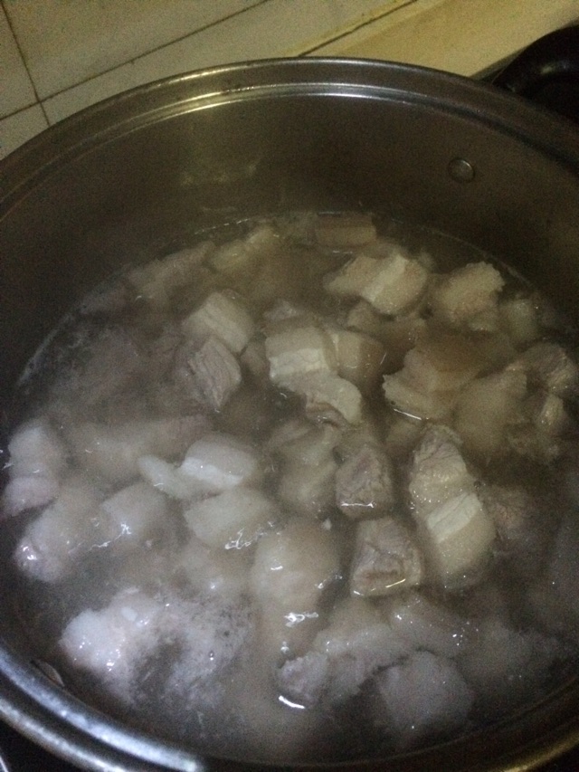 砂锅蒸红烧肉的做法图解2