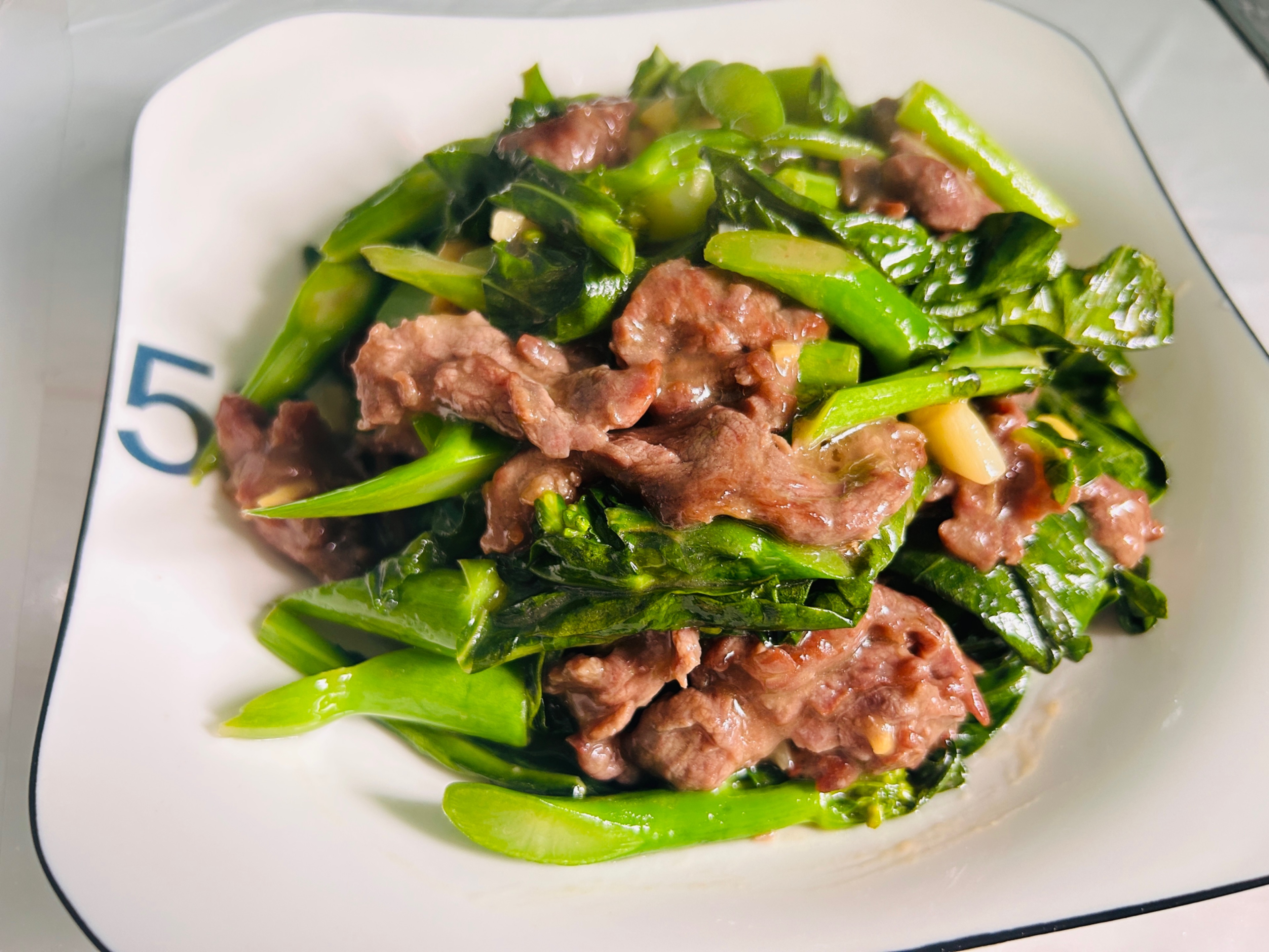 广东人最爱吃的芥兰炒牛肉，做法简单又美味，学会赶紧收藏了 - 哔哩哔哩