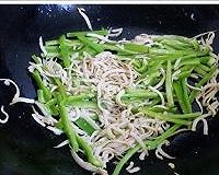 尖椒炒银鱼的做法图解3