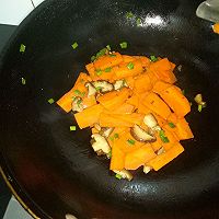 胡萝卜炒香菇的做法图解7