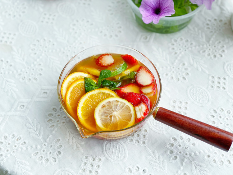 夏日特饮——自制缤纷水果茶的做法