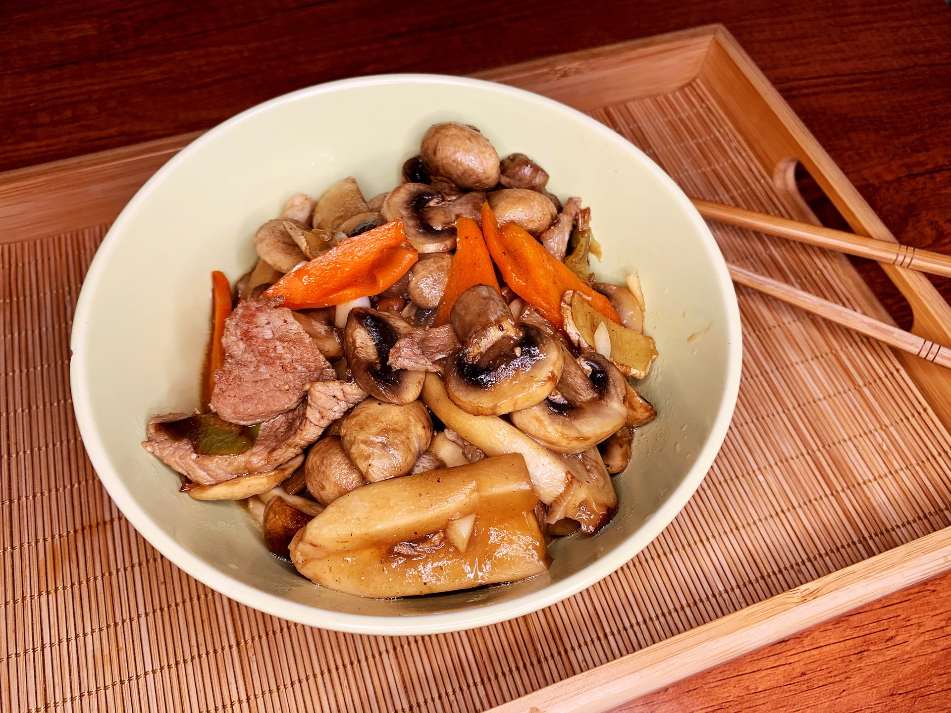 Stir fried meat with mushroom