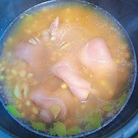 养颜佳品|滋补药膳-黄豆薏米猪蹄汤！的做法图解6