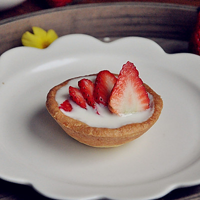 草莓酸奶挞
