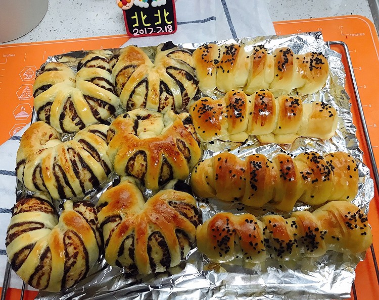 豆沙肉松毛毛虫面包的做法