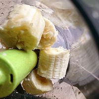 松软的香蕉松饼 低糖健康的做法图解2