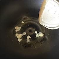 蟹味菇肉汤的做法图解2