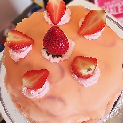 粉粉的草莓千层蛋糕