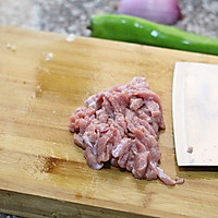 黑椒牛肉炒洋葱的做法图解2